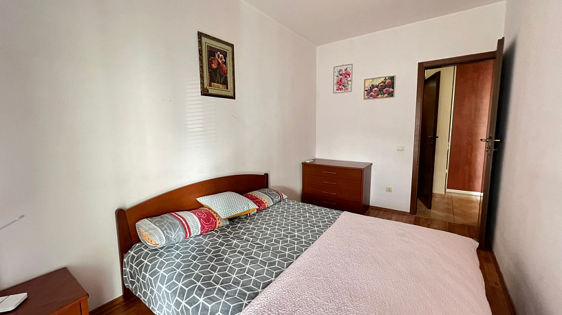 Budva'da iki yatak odalı daire